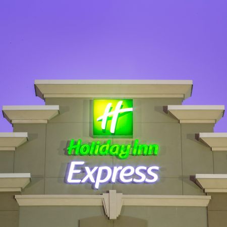 ホリデイ イン エクスプレス レイトン インターステート 15 エクステリア 写真