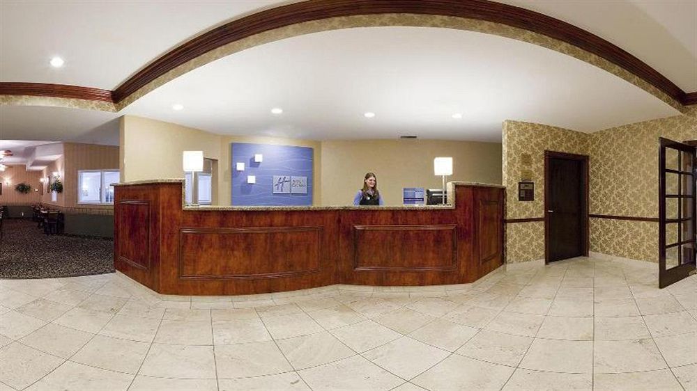 ホリデイ イン エクスプレス レイトン インターステート 15 エクステリア 写真